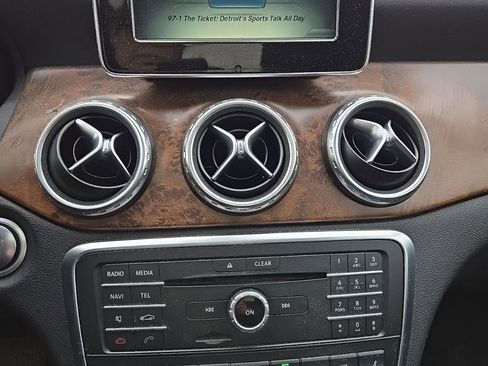 Used 2016 Mercedes-Benz GLA 250 4MATIC image 10