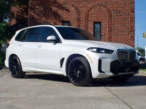 Used 2024 BMW X5 xDrive40i w/ M Sport Package AWD/4WD image 3