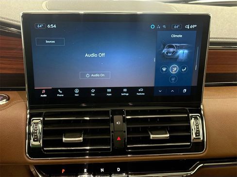 Used 2024 Lincoln Navigator Reserve image 15