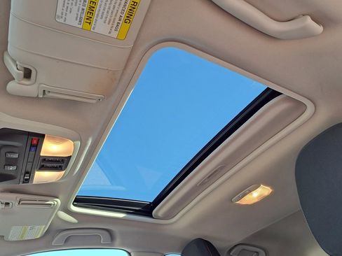 Used 2021 Subaru Crosstrek 2.0i Premium w/ Moonroof Package image 25