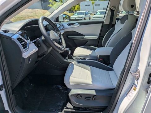 New 2026 Volkswagen Taos SE FWD image 21
