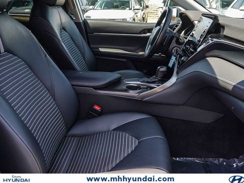 Used 2021 Toyota Camry SE w/ Carpet Mat Package (TMS) FWD image 18