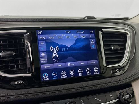 Used 2019 Chrysler Pacifica Limited FWD image 21