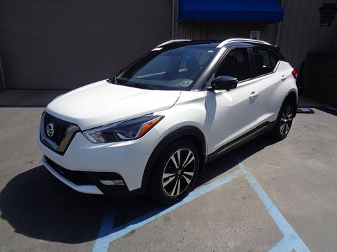 Used 2020 Nissan Kicks SR w/ SR Premium Package image 1