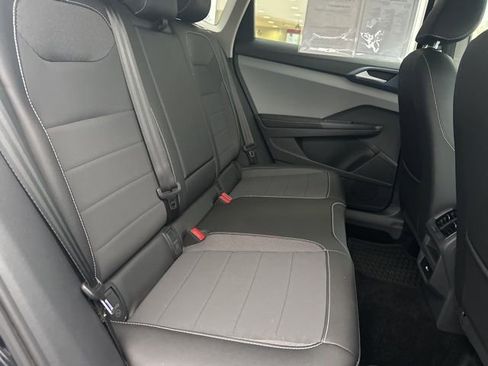 Used 2024 Volkswagen Taos SE image 11