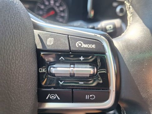 Used 2021 Kia Sorento S image 14