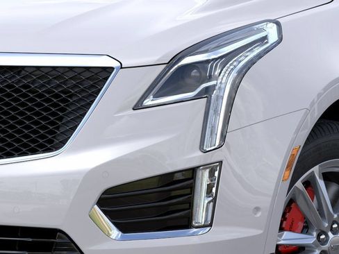 New 2026 Cadillac XT5 Sportv w/ LPO, Floor Liner Package AWD/4WD image 10