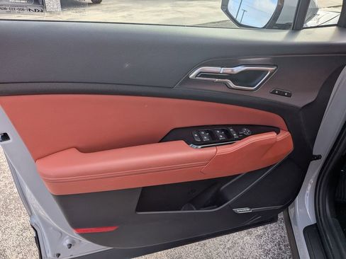 Used 2023 Kia Sportage SX image 10