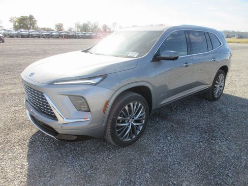 New 2026 Buick Enclave Avenir w/ Super Cruise Package FWD image 9