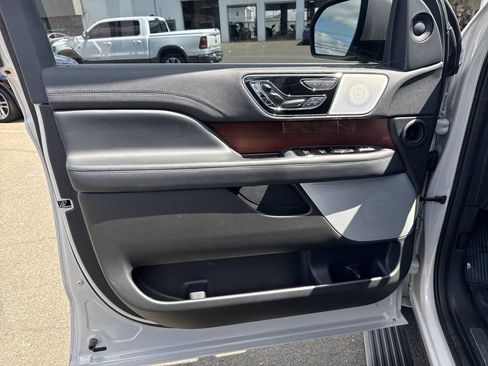 Certified 2023 Lincoln Navigator L Reserve AWD/4WD image 11