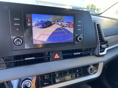 Used 2024 Kia Sportage LX image 11