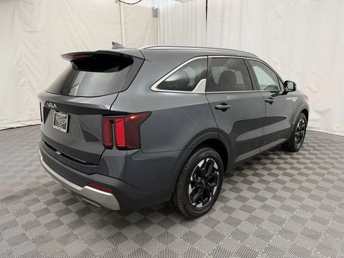 Used 2024 Kia Sorento S FWD image 5