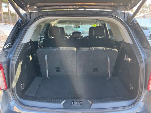 Used 2022 Ford Explorer XLT w/ Equipment Group 202A image 8