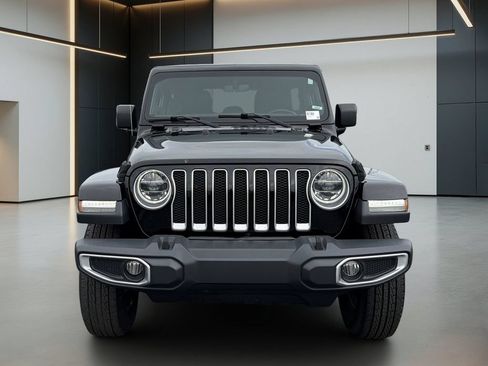 Used 2018 Jeep Wrangler Unlimited Sahara AWD/4WD image 6