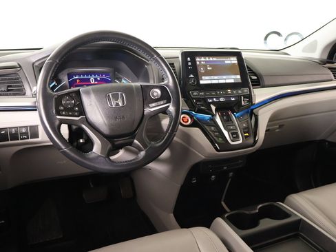 Used 2021 Honda Odyssey Touring image 2