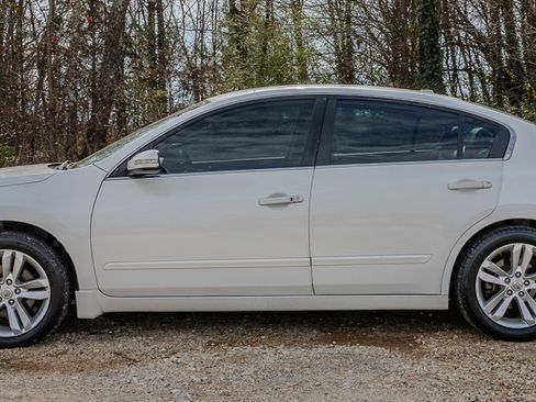 Used 2012 Nissan Altima 3.5 SR image 2