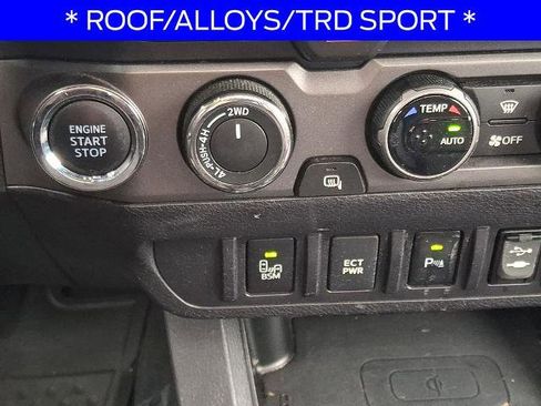 Used 2017 Toyota Tacoma TRD Sport AWD/4WD image 25