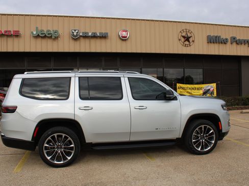 Used 2023 Jeep Wagoneer Series II w/ Convenience Group I image 6