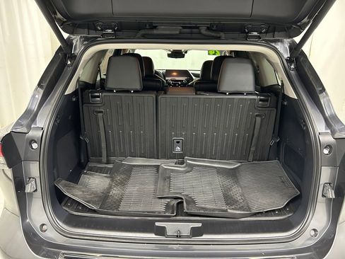 Used 2024 Toyota Highlander Platinum image 12