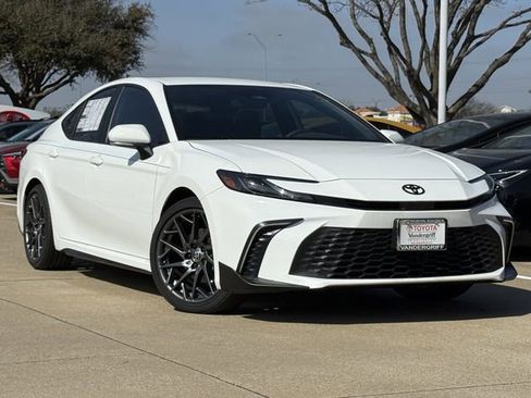 New 2026 Toyota Camry SE image 2