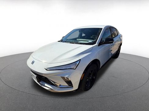 Used 2025 Buick Envista Sport Touring image 2