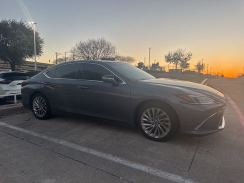 Used 2019 Lexus ES 350 Ultra Luxury w/ Accessory Package 2 image 1