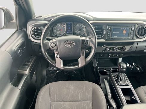 Used 2018 Toyota Tacoma TRD Sport image 22