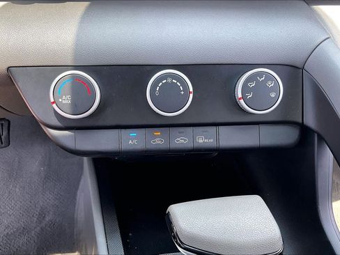 Used 2021 Hyundai Elantra SE FWD image 32