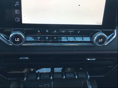 Used 2024 Chevrolet Colorado Z71 w/ Z71 Convenience Package 2 image 24