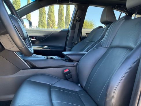 Used 2023 Toyota Venza Limited AWD/4WD image 19