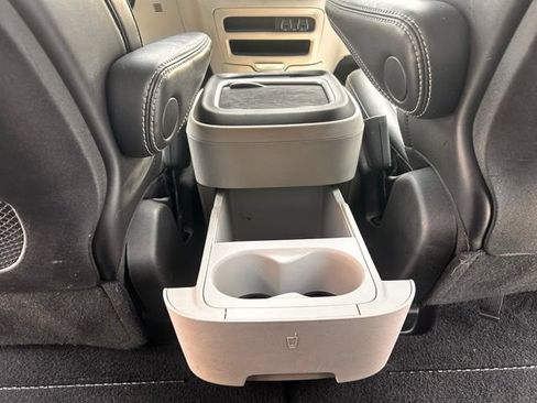 Used 2023 Chrysler Pacifica Touring-L FWD image 20