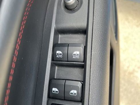 Used 2025 Jeep Compass Trailhawk AWD/4WD image 18