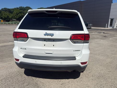 Used 2020 Jeep Grand Cherokee Laredo AWD/4WD image 6