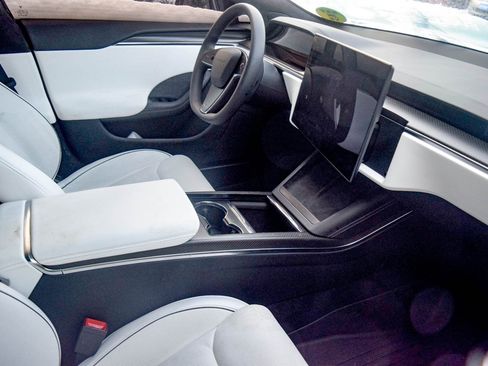 Used 2023 Tesla Model S Plaid image 3