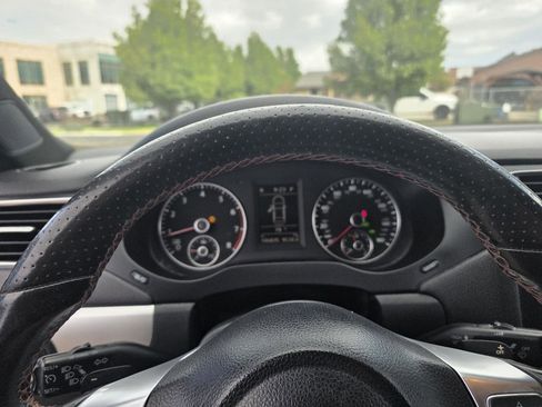 Used 2013 Volkswagen Jetta GLI FWD image 11