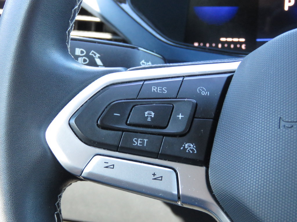 Used 2023 Volkswagen Taos SE AWD/4WD image 21