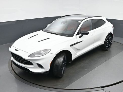 Used 2022 Aston Martin DBX image 35