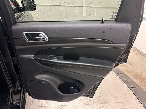 Used 2018 Jeep Grand Cherokee Laredo image 24