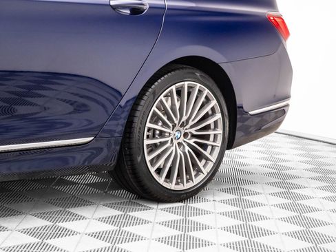 Certified 2022 BMW 750i xDrive w/ Luxury Rear Seating Package image 41