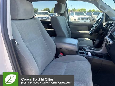Used 2017 Toyota Sequoia SR5 AWD/4WD image 4