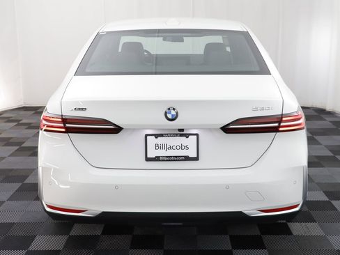 New 2026 BMW 530i xDrive w/ Premium Package AWD/4WD image 18