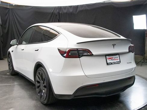 Used 2022 Tesla Model Y Performance image 10