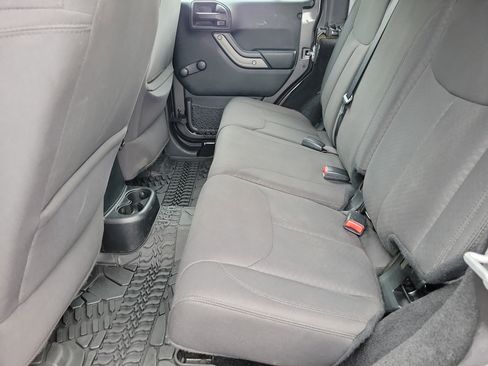 Used 2017 Jeep Wrangler Unlimited Sport w/ Connectivity Group AWD/4WD image 7