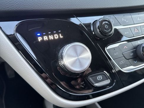 Used 2023 Chrysler Pacifica Touring-L image 17