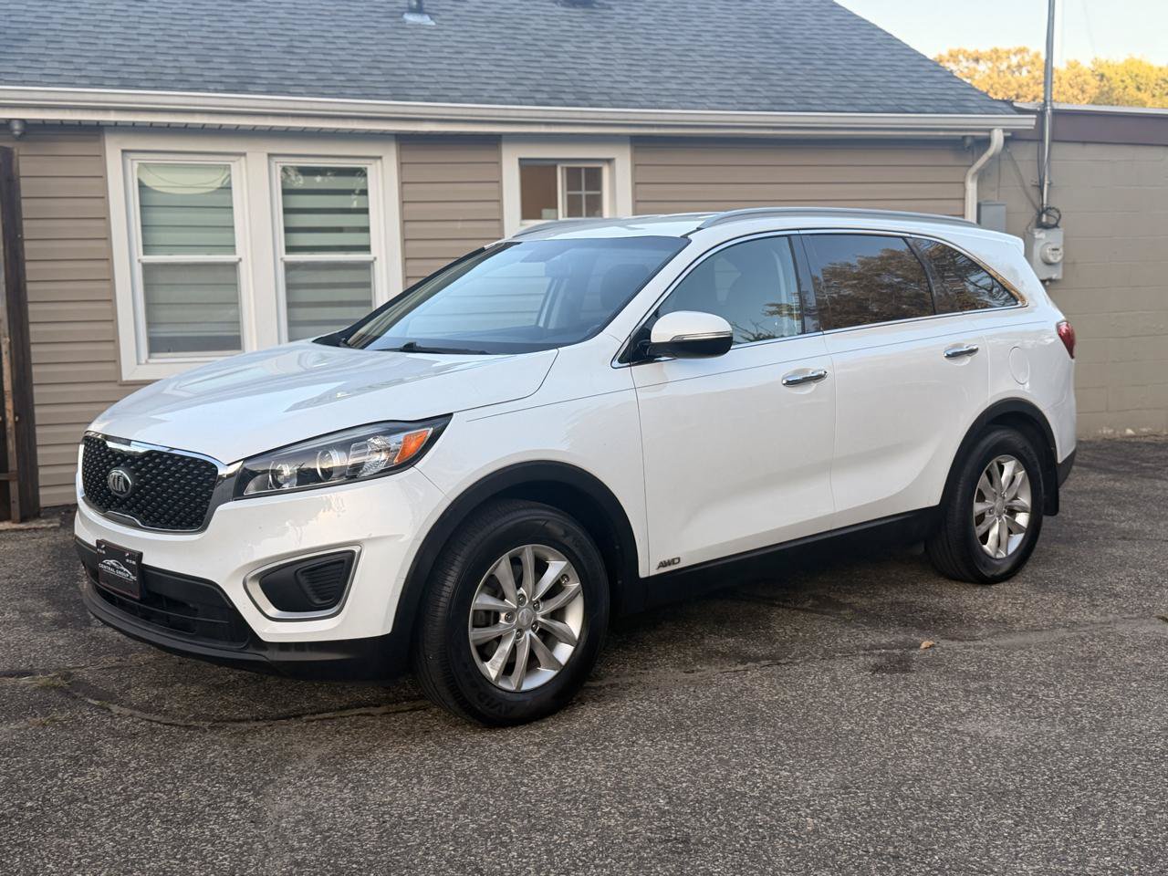 Used 2017 Kia Sorento AWD w/ LX Convenience Package image 2