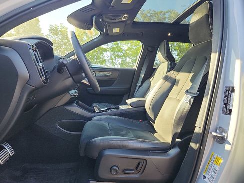 Used 2022 Volvo XC40 T5 R-Design w/ Advanced Package AWD/4WD image 13