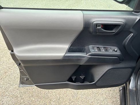 Used 2017 Toyota Tacoma SR w/ Tow Package AWD/4WD image 25
