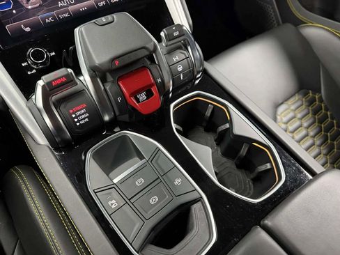 Used 2020 Lamborghini Urus Sport Utility 4D image 23