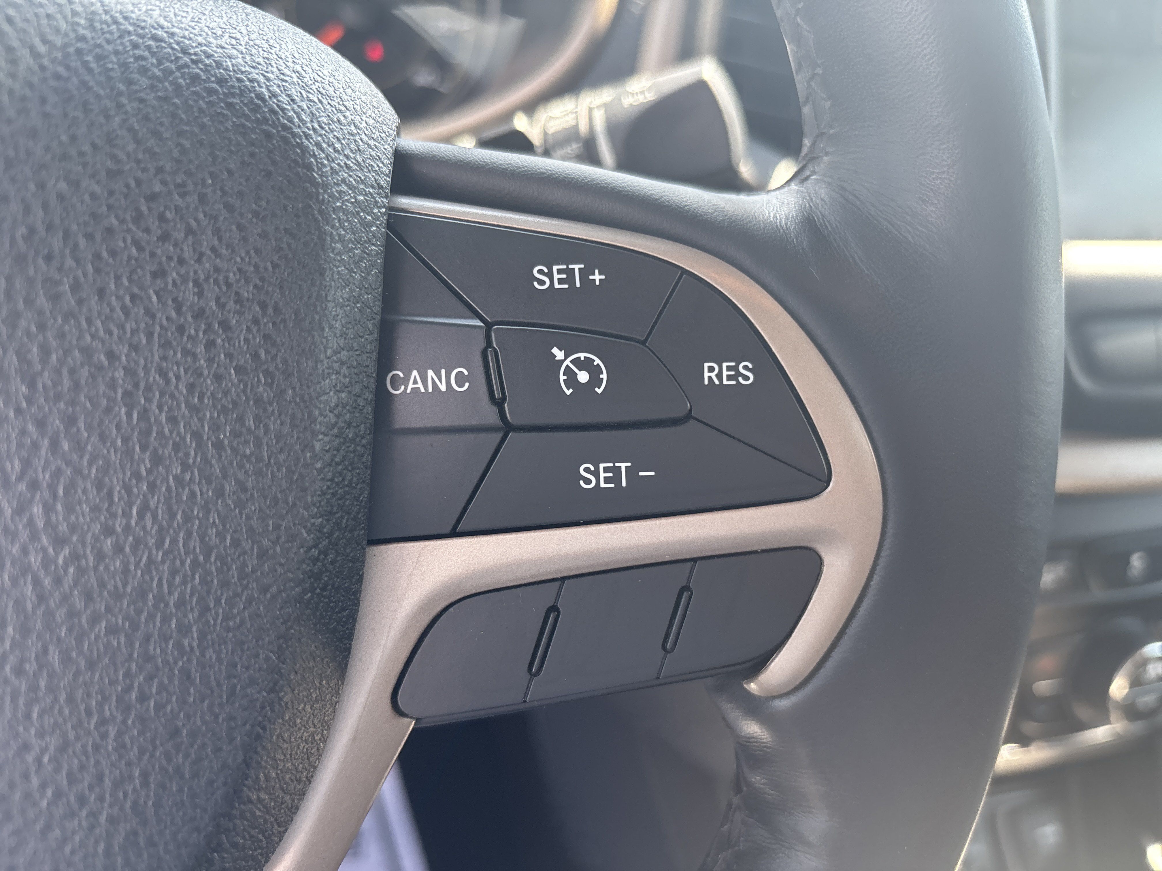 Used 2015 Jeep Cherokee Limited FWD image 18
