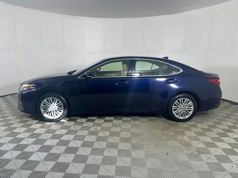 Used 2015 Lexus ES 350 w/ Luxury Package FWD image 3